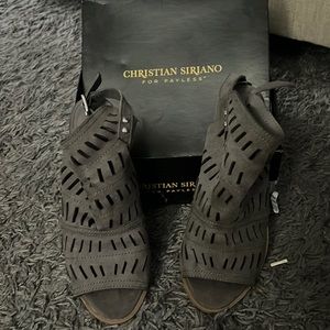 Size 8 light brown Christian Siriano heels